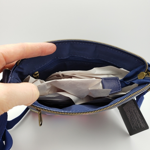 Loungefly Exclusive Alice in Wonderland Passport Bag! Limited Edition NWT - Picture 6 of 7